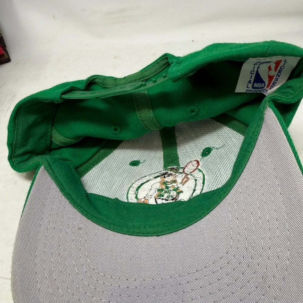 Vintage Boston Celtics NBA Snapback Hat Green Lucky Leprechaun Logo Cap Mens